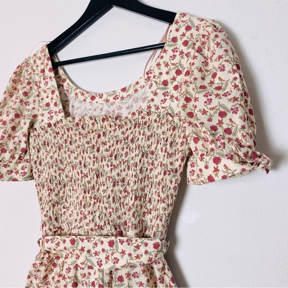 New Gal Meets Glam Floral print Jumpsuit Puff Sleeve Tie Belt Size 2 - Picture 10 of 15